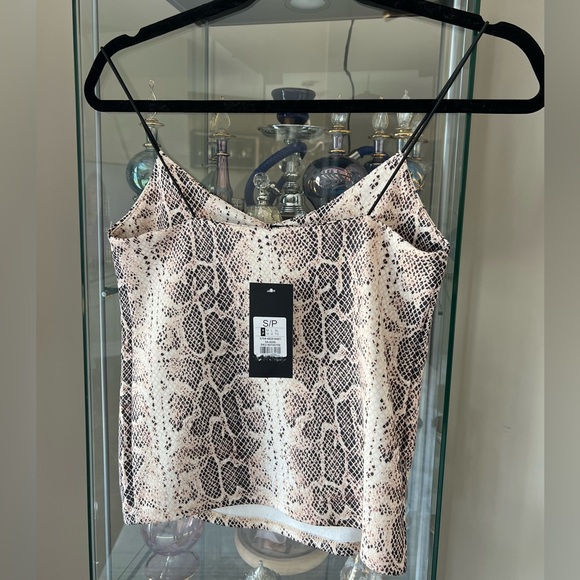 NWT gorgeous snake print top😍 - Picture 3 of 3